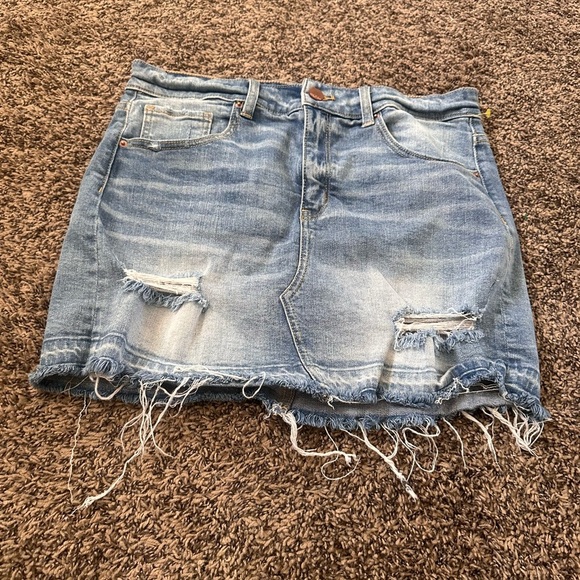 BKE Frayed Denim Stretch Skirt Size Large - Picture 3 of 5